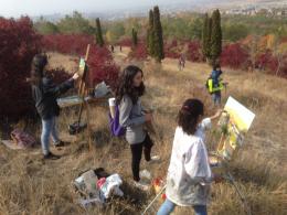 Почти 50 студентов из колледжа изобразительных искусств прослушали экологический открытый урок  в лесопарке Джрвеж и передали холсту красочные пейзажи парка